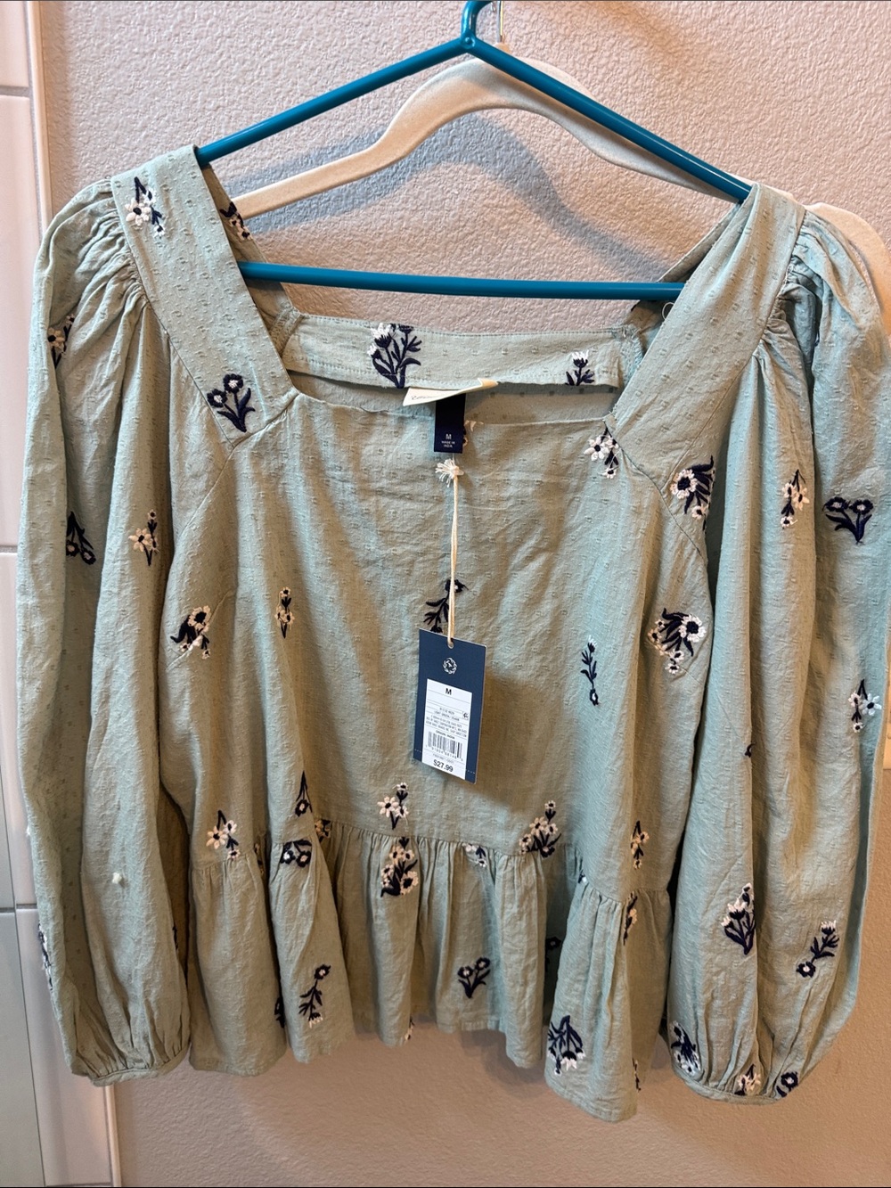 Universal Thread Sage Green Embroidered Peasant Top size medium